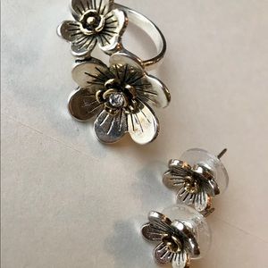 Authentic Premier Designs Daisy Stud Earrings